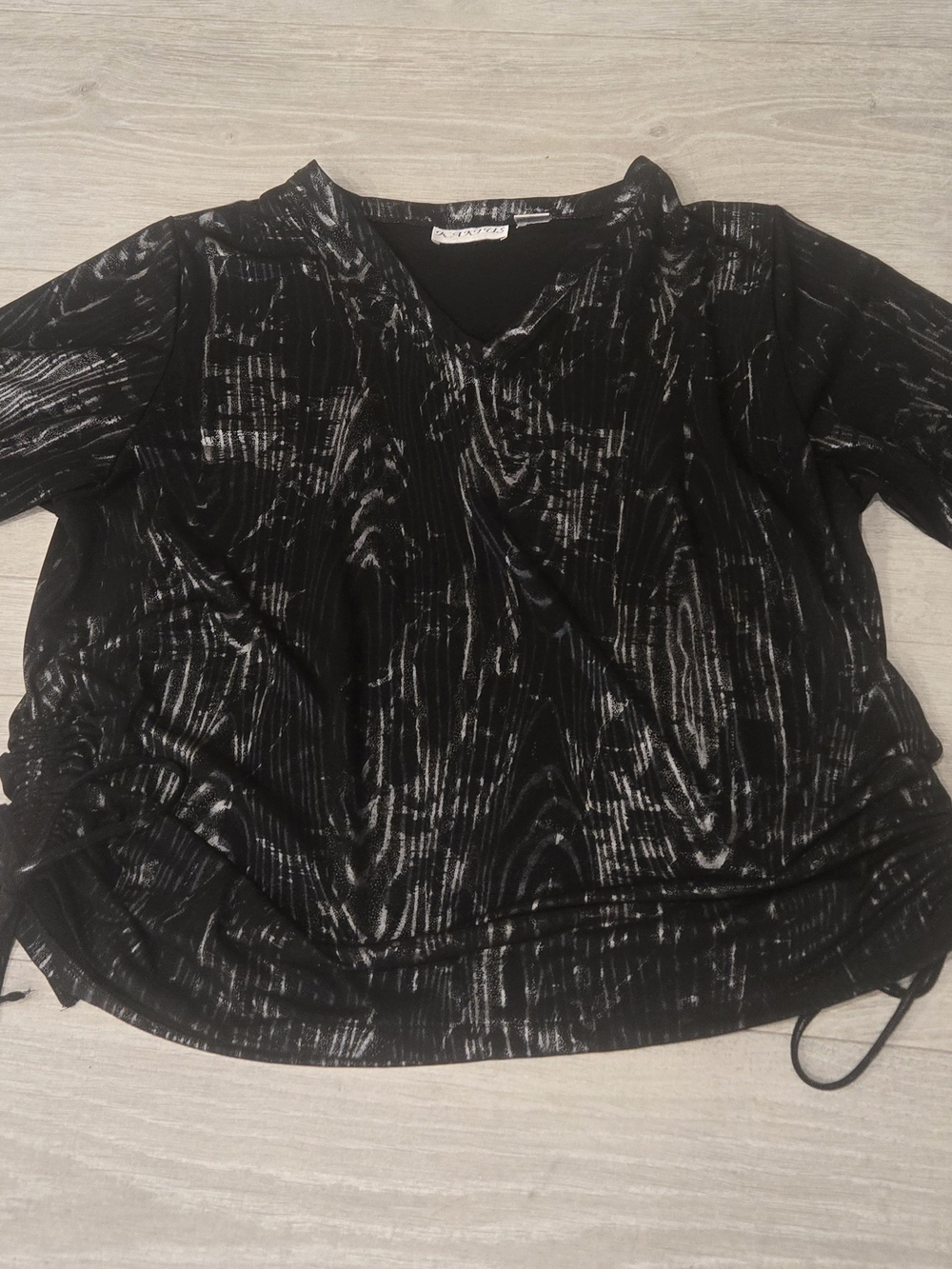 Kaktus Black Top with Silver Brushstroke Detail